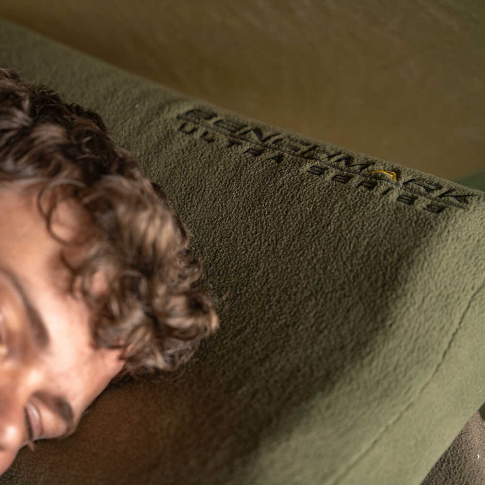 Almohada Avid Carp BenchMark - Tienda Carpfishing