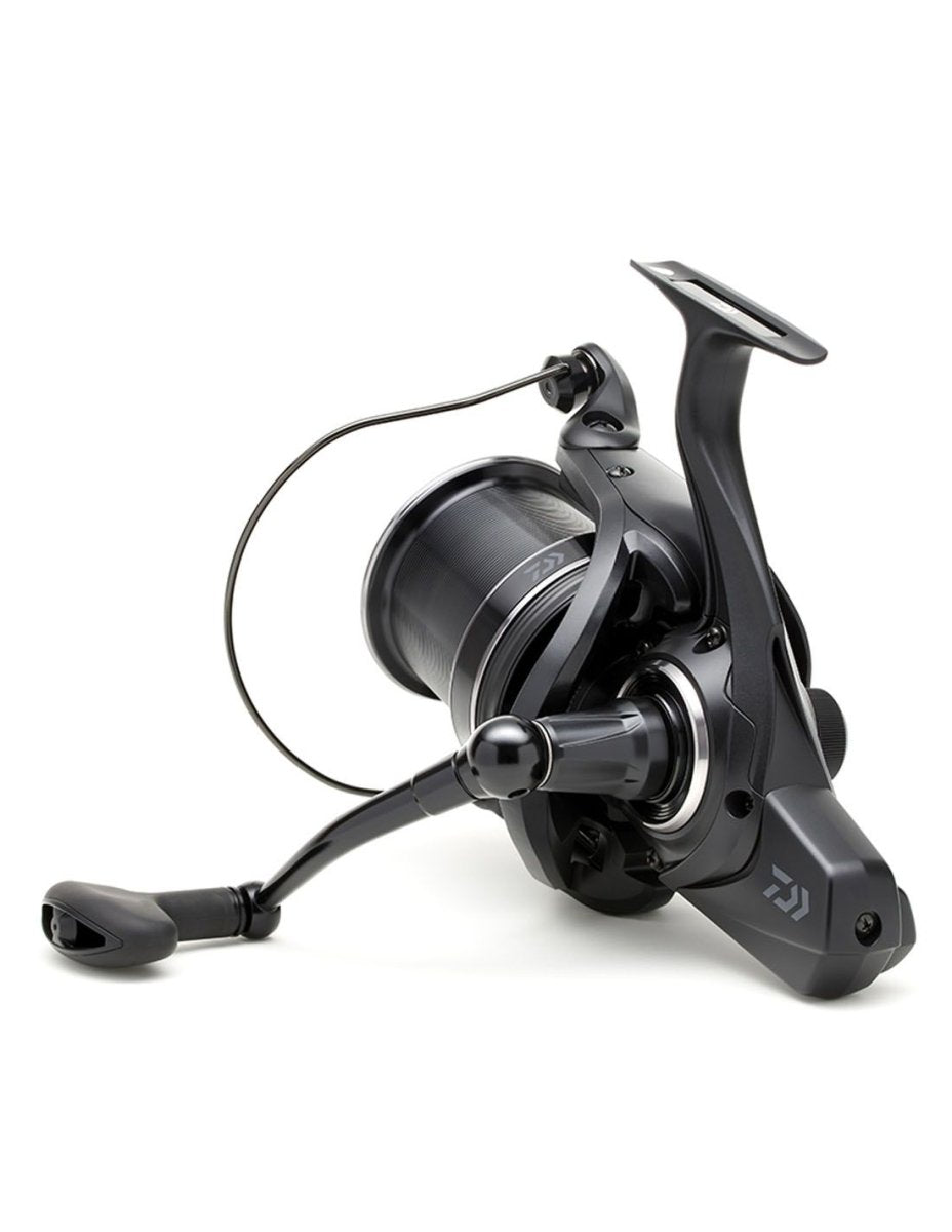 Carrete Daiwa Emblem 23 35 SCW QD - Tienda Carpfishing