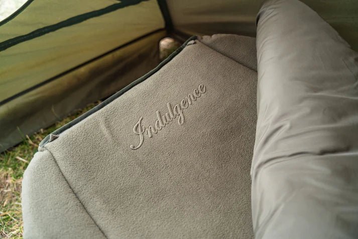 Bed Chair Nash Indulgence 4 Junioren Sleep System Camo - Tienda Carpfishing