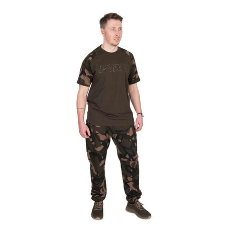 Camiseta Fox Outline T Khaki/Camo - Tienda Carpfishing