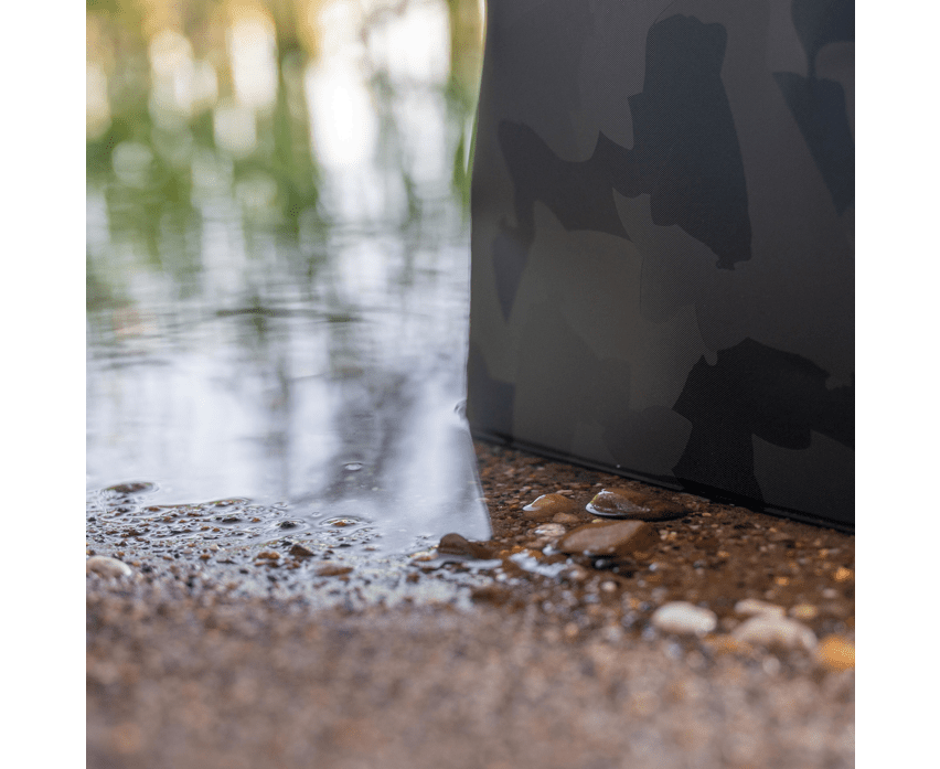 Macuto Avid Carp Stormshield EVA Camo 20 L - Tienda Carpfishing