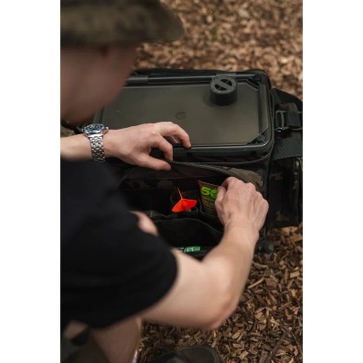 Macuto Korda Compac Framed Dark Kamo L - Tienda Carpfishing
