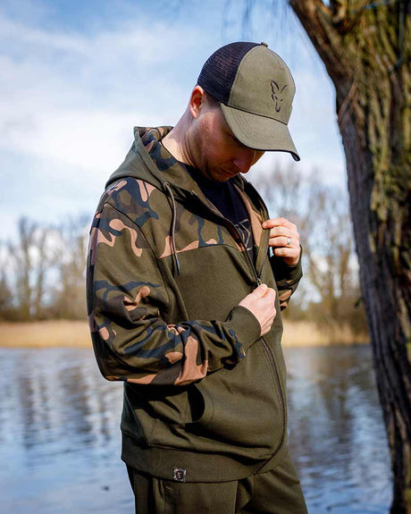 Sudadera Fox LW Caqui y Camo con capucha y cremallera - Tienda Carpfishing