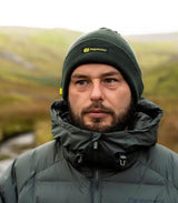 Gorro Ridge Monkey Apearel Verde con bola - Tienda Carpfishing