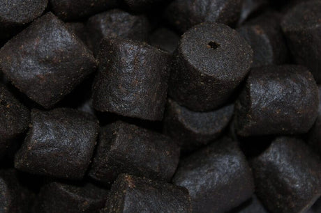 Pellets Taladrados Pro Elite Baits Black Halibut 15 mm - Tienda Carpfishing